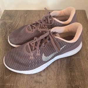 NIKE Training FLEX TR 7 size 8 • PRELOVED
